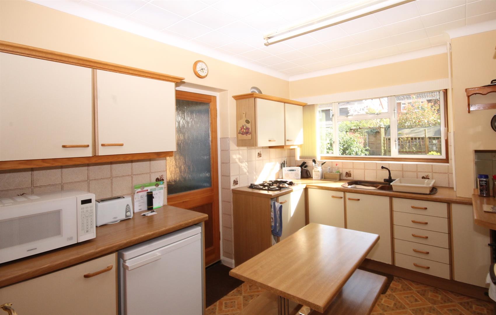 KITCHEN/BREAKFAST ROOM